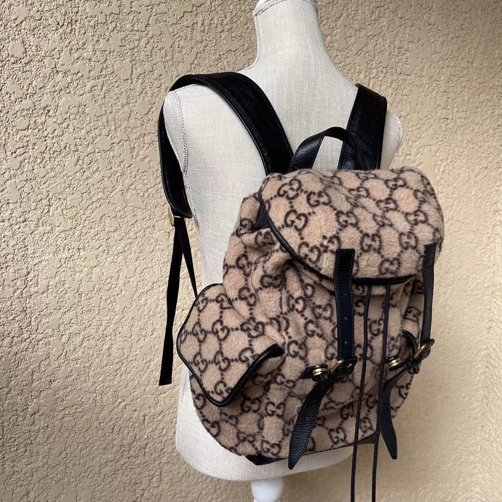 FLASHSALE ❤️🔥 RARE Authentic Gucci GG Logo Backpack - Picture 2 of 4